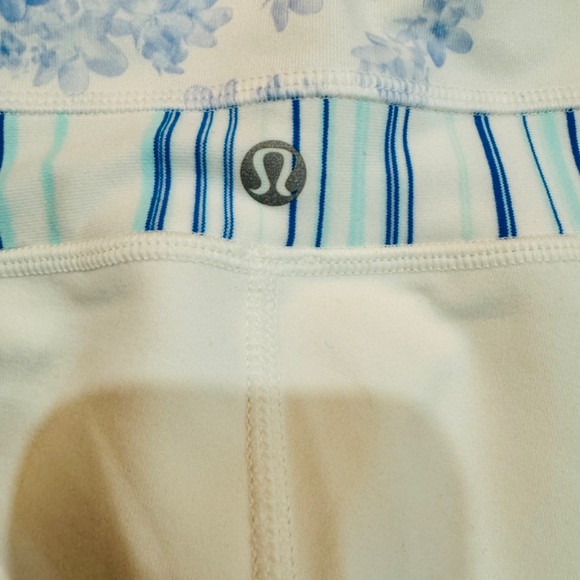 Lululemon - Stretchy Wide-Legged Yoga Pants, Reversible, Size 8, Good Condition! - Picture 2 of 3